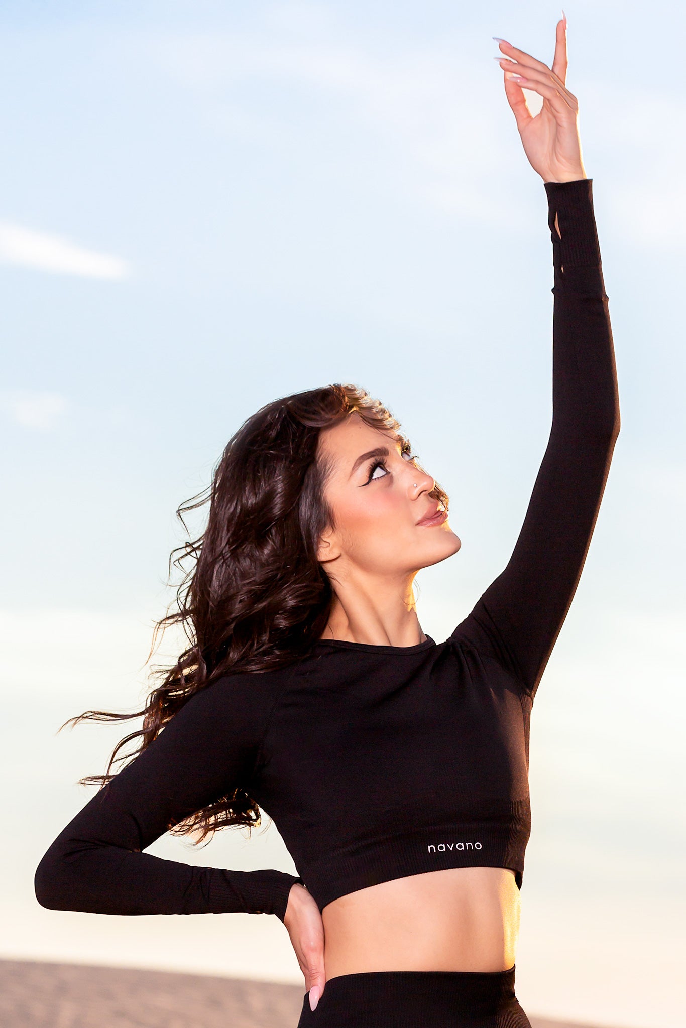 black long sleeve crop top